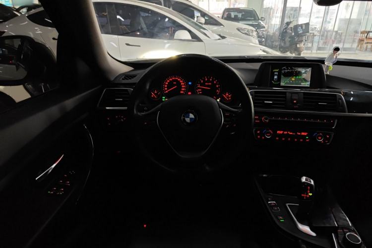 Used BMW 3 Series GT 2018 320i Sport Edition Steering Wheel