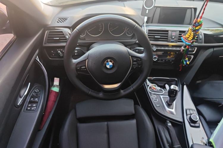 Used BMW 3 Series GT 2018 320i Sport Edition Steering Wheel