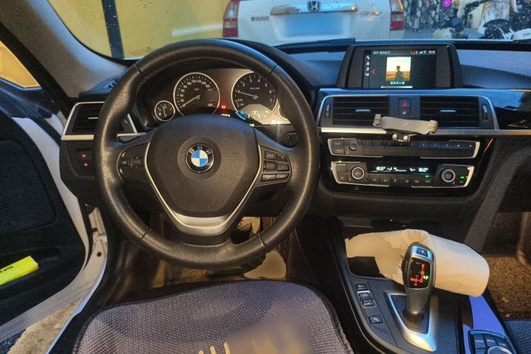 Used BMW 3 Series GT 2018 320i Sport Edition Steering Wheel