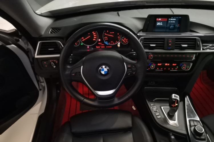 Used BMW 3 Series GT 2018 320i Sport Edition Steering Wheel
