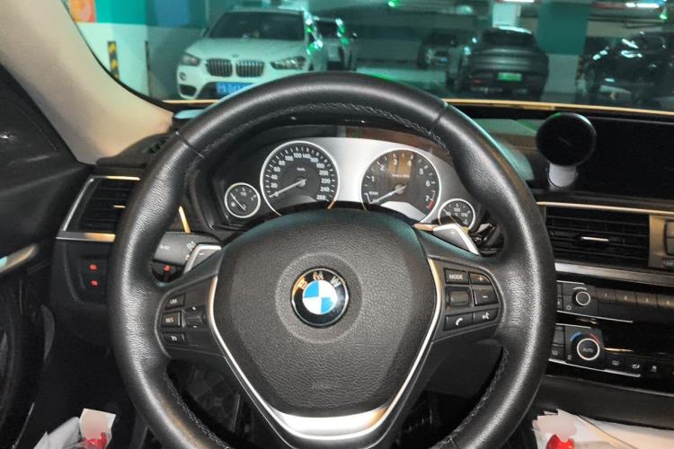 Used BMW 3 Series GT 2018 320i Luxury Design Package Steering Wheel