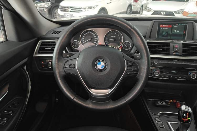 Used BMW 3 Series GT 2018 320i Sport Edition Steering Wheel