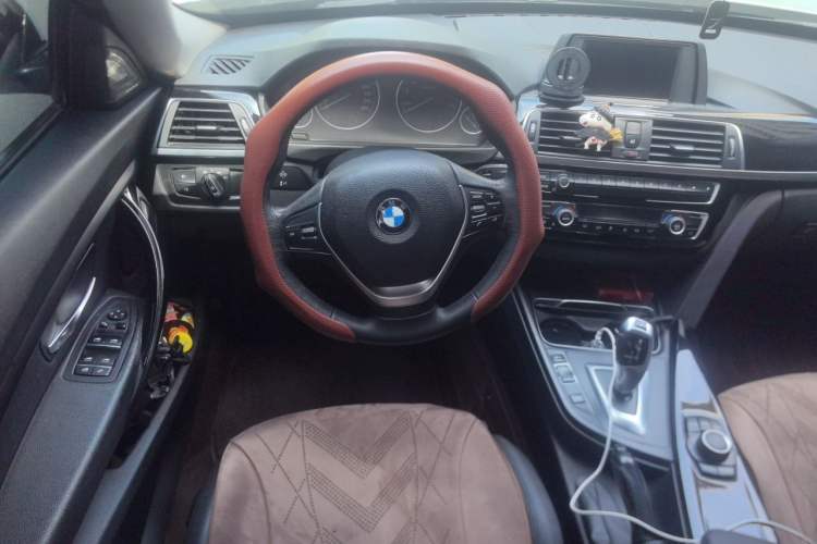 Used BMW 3 Series GT 2018 320i Sport Edition Steering Wheel
