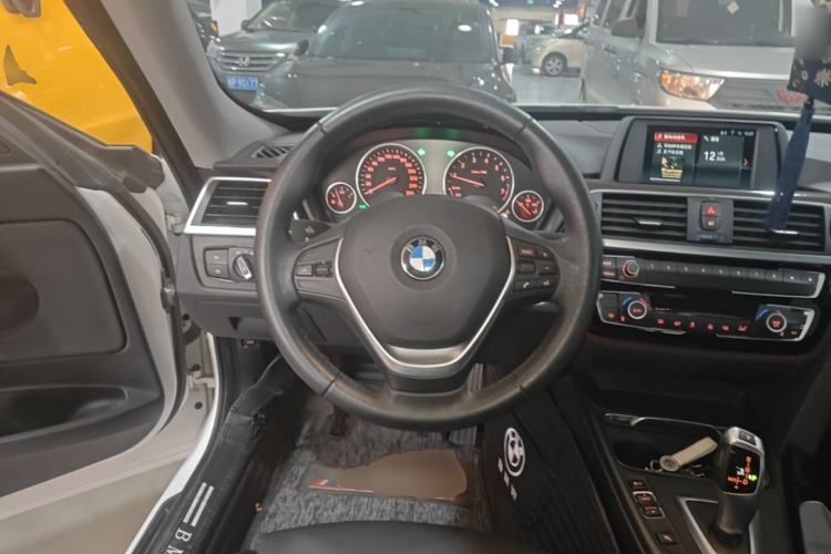 Used BMW 3 Series GT 2018 320i Sport Edition Steering Wheel