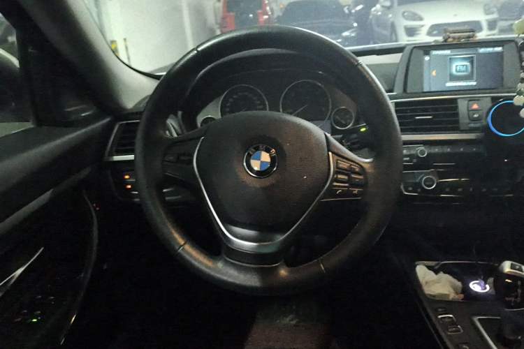 Used BMW 3 Series GT 2018 320i Sport Edition Steering Wheel