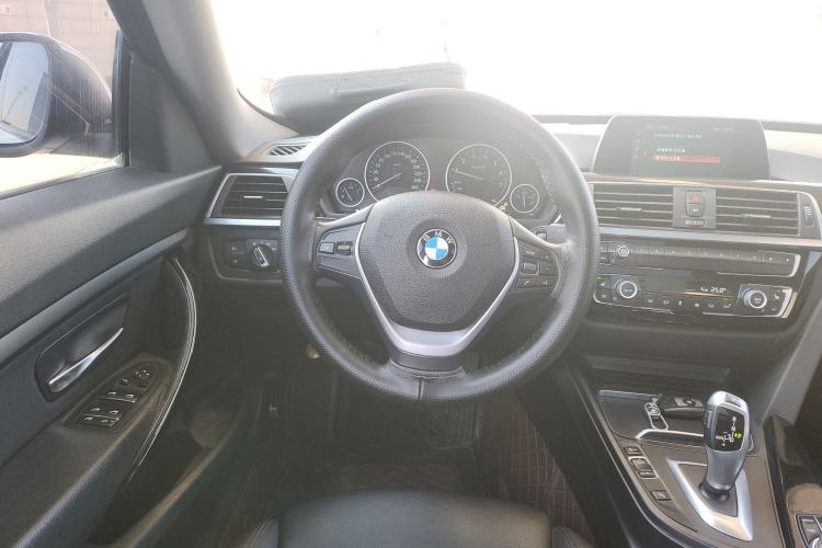 Used BMW 3 Series GT 2018 320i Sport Edition Steering Wheel