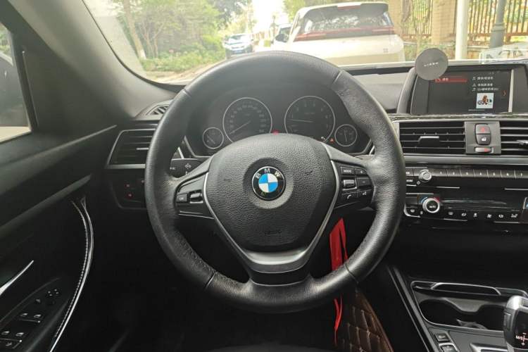 Used BMW 3 Series GT 2018 320i Sport Edition Steering Wheel