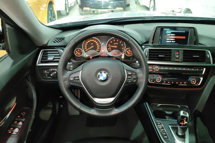 Used BMW 3 Series GT 2018 320i Sport Edition Steering Wheel