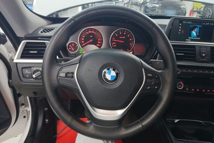 Used BMW 3 Series GT 2018 320i Sport Edition Steering Wheel