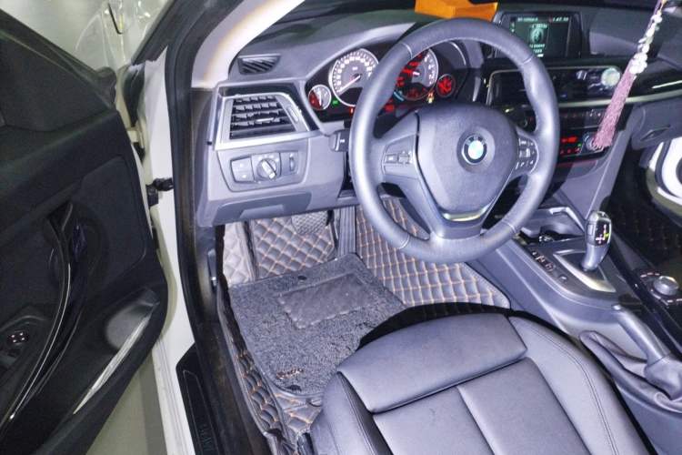 Used BMW 3 Series GT 2018 320i Sport Edition Steering Wheel
