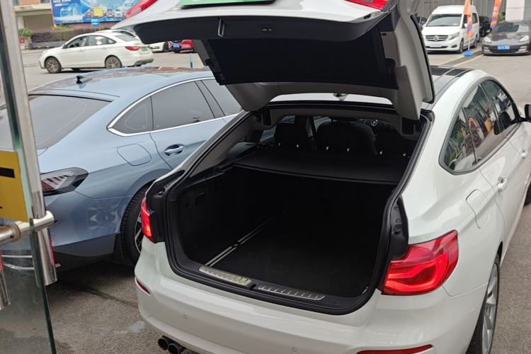 Used BMW 3 Series GT 2018 320i Sport Edition Trunk