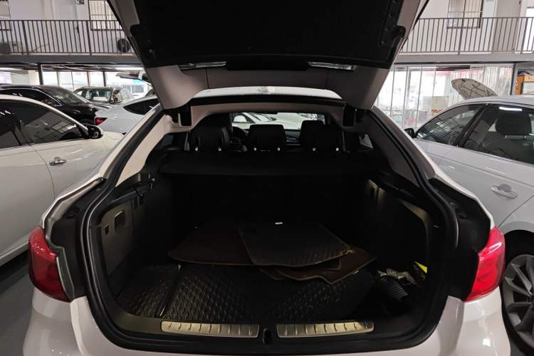 Used BMW 3 Series GT 2018 320i Sport Edition Trunk