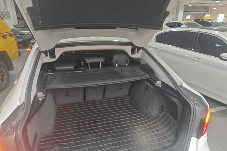 Used BMW 3 Series GT 2018 320i Sport Edition Trunk