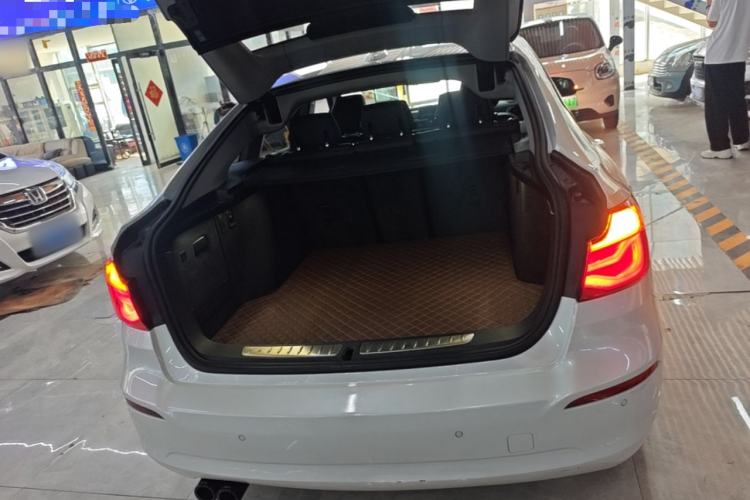 Used BMW 3 Series GT 2018 320i Sport Edition Trunk
