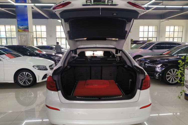 Used BMW 3 Series GT 2018 320i Sport Edition Trunk