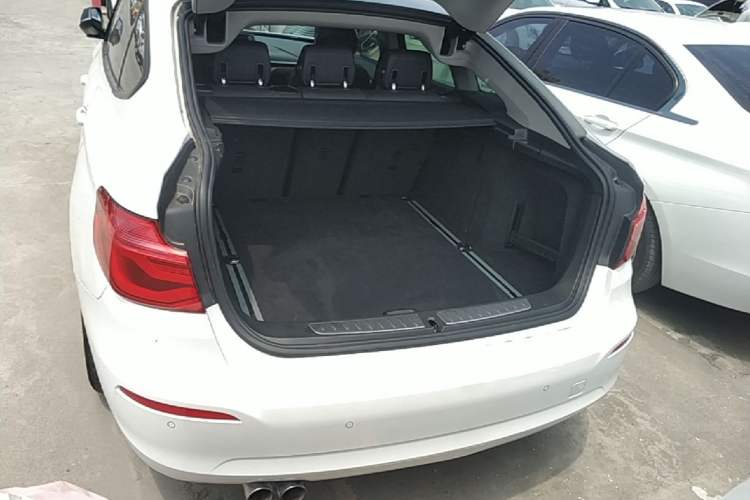 Used BMW 3 Series GT 2018 320i Sport Edition Trunk