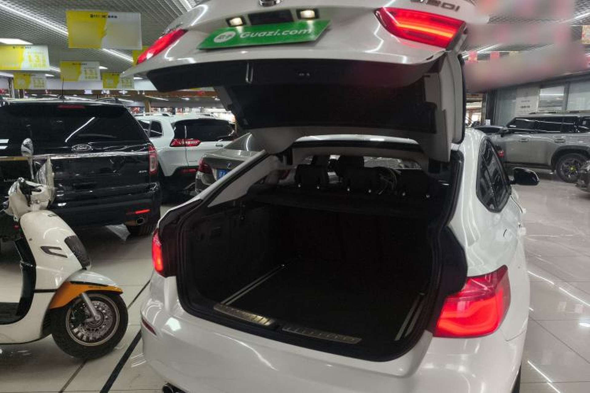 Used BMW 3 Series GT 2018 320i Sport Edition Trunk