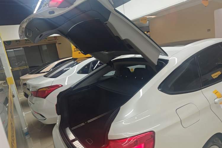 Used BMW 3 Series GT 2018 320i Sport Edition Trunk