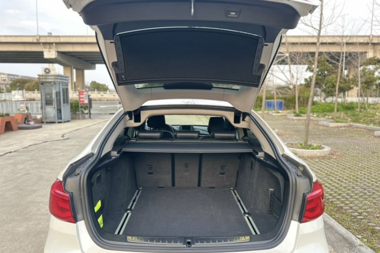 Used BMW 3 Series GT 2018 320i Sport Edition Trunk