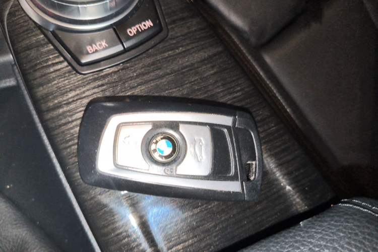 Used BMW 3 Series GT 2018 320i Luxury Design Package Vehicle Key