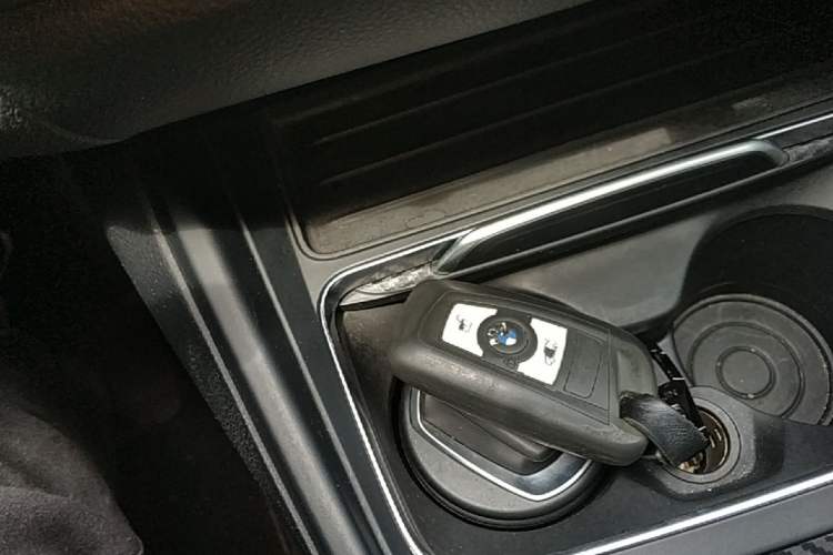 Used BMW 3 Series GT 2018 320i Sport Edition Vehicle Key