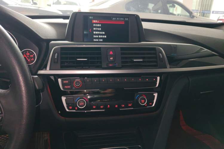 Used BMW 3 Series GT 2018 320i Sport Edition Audio And AC Panel