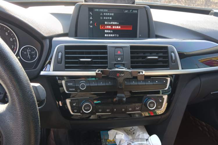 Used BMW 3 Series GT 2018 320i Sport Edition Audio And AC Panel