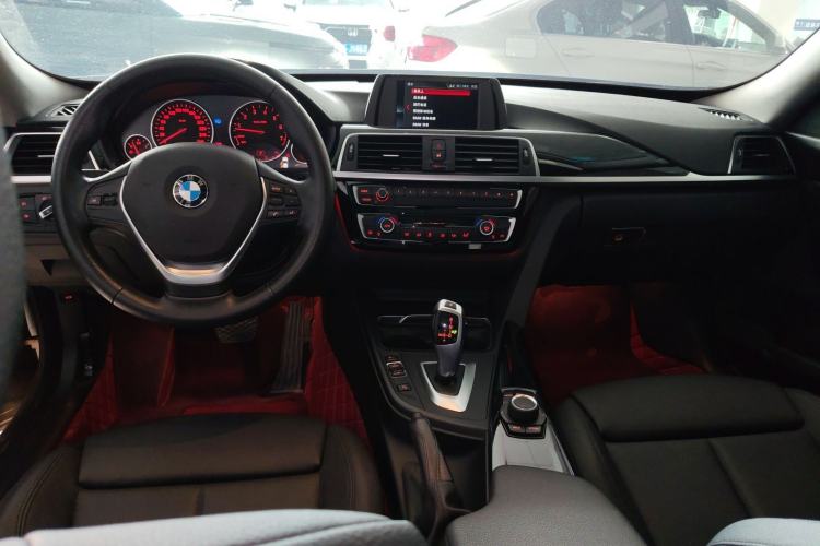Used BMW 3 Series GT 2018 320i Sport Edition Center Console