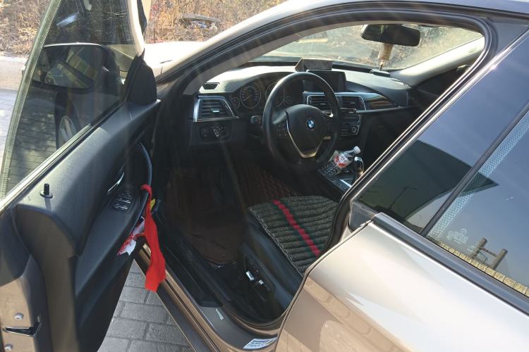 Used BMW 3 Series GT 2018 320i Sport Edition Driver Seat