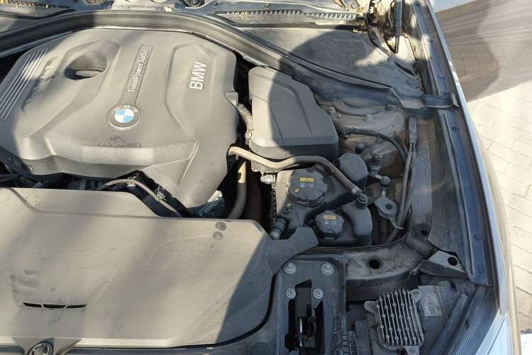 Used BMW 3 Series GT 2018 320i Sport Edition Engine Bay Left