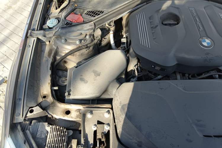 Used BMW 3 Series GT 2018 320i Sport Edition Engine Bay Right