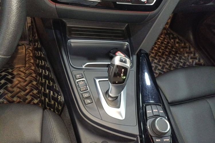 Used BMW 3 Series GT 2018 320i Sport Edition Gear Lever