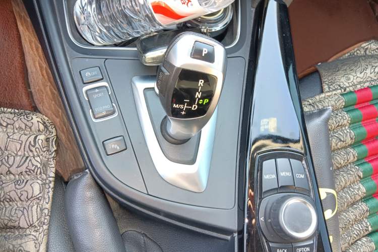 Used BMW 3 Series GT 2018 320i Sport Edition Gear Lever