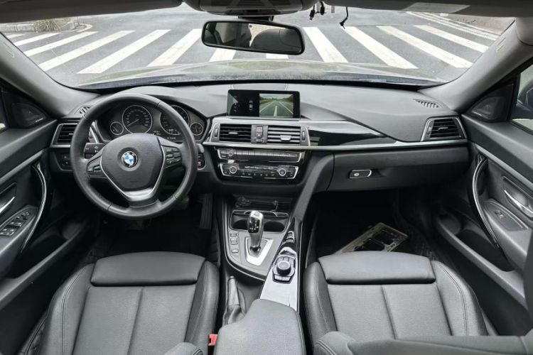 Used BMW 3 Series GT 2018 320i Sport Edition Interior 1