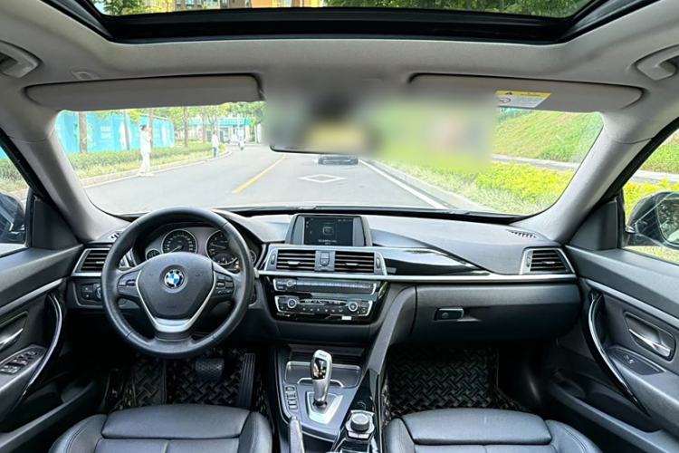 Used BMW 3 Series GT 2018 320i Sport Edition Interior 1