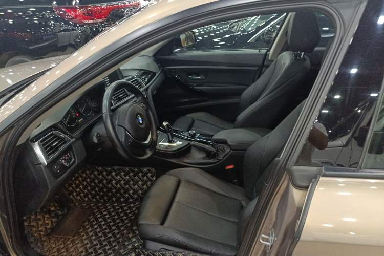 Used BMW 3 Series GT 2018 320i Sport Edition Left Front Seat