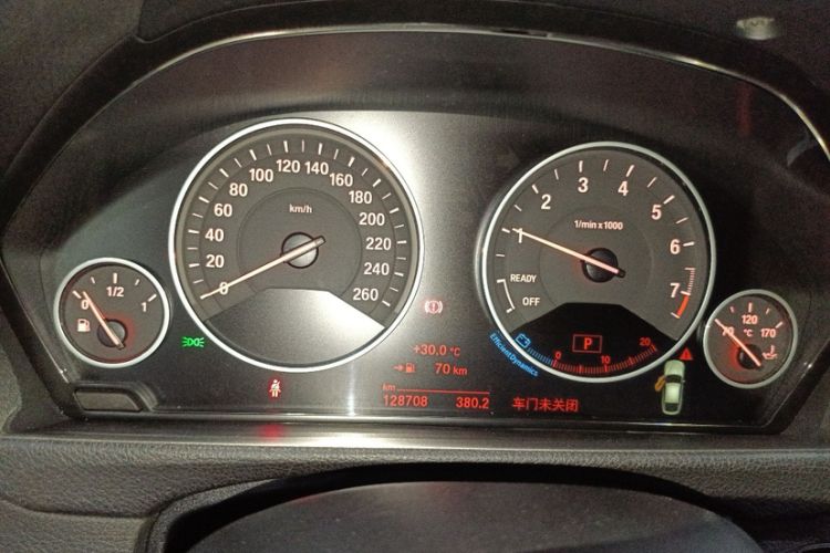 Used BMW 3 Series GT 2018 320i Sport Edition Odometer Close Up