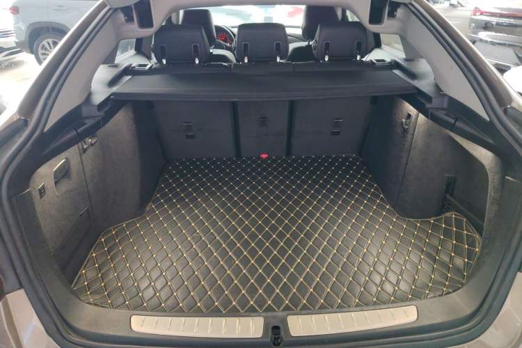 Used BMW 3 Series GT 2018 320i Sport Edition Trunk