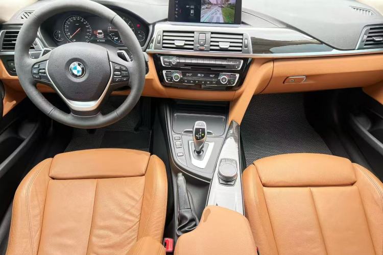 Used BMW 3 Series GT 2019 320i Luxury Design Package Center Console
