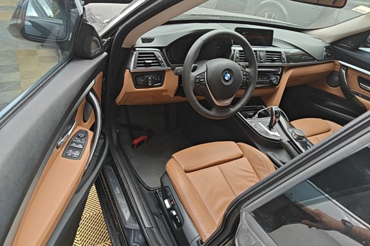 Used BMW 3 Series GT 2019 320i Luxury Design Package Driver Seat