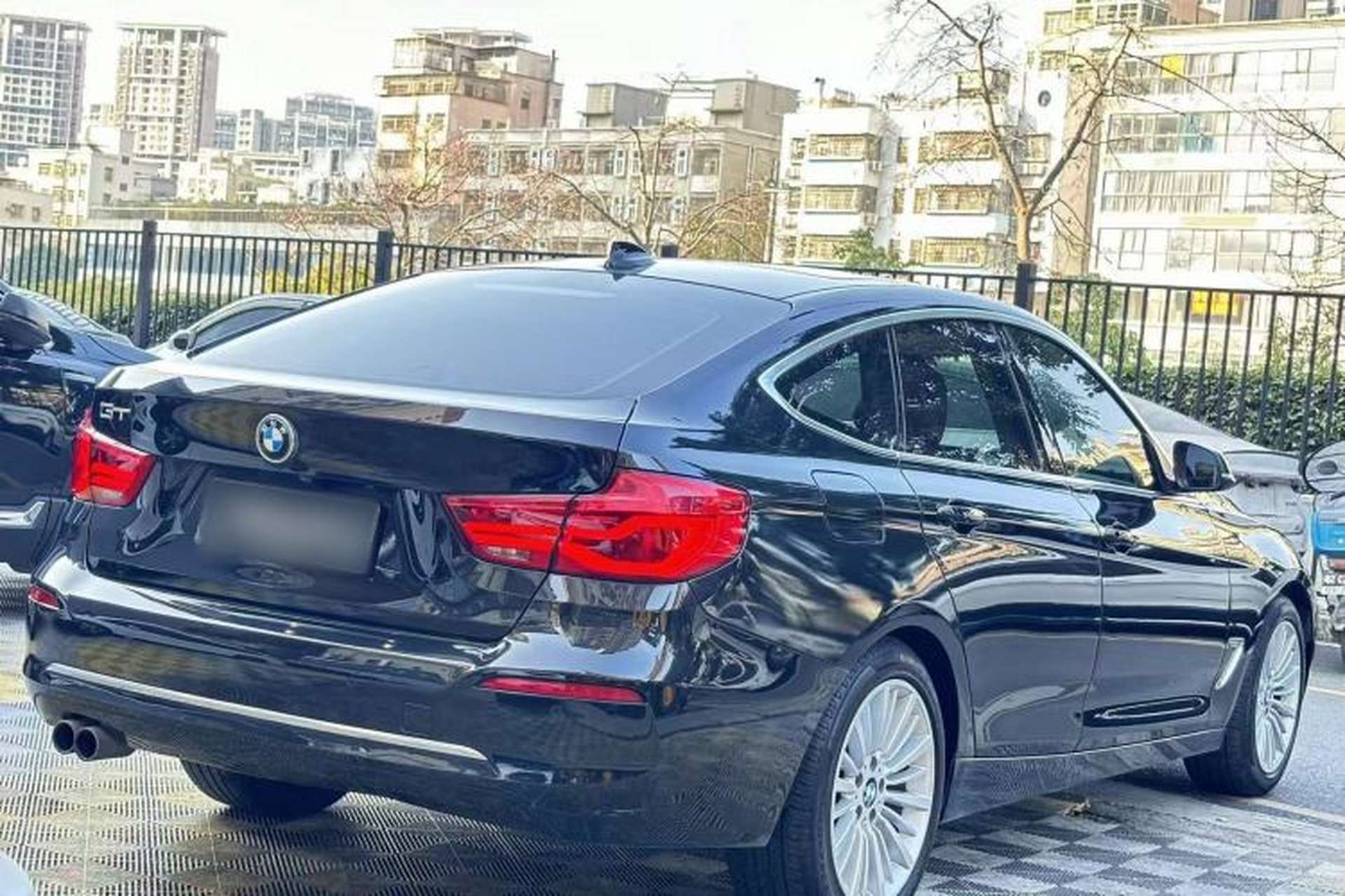 Used BMW 3 Series GT 2019 320i Luxury Design Package Exterior 2