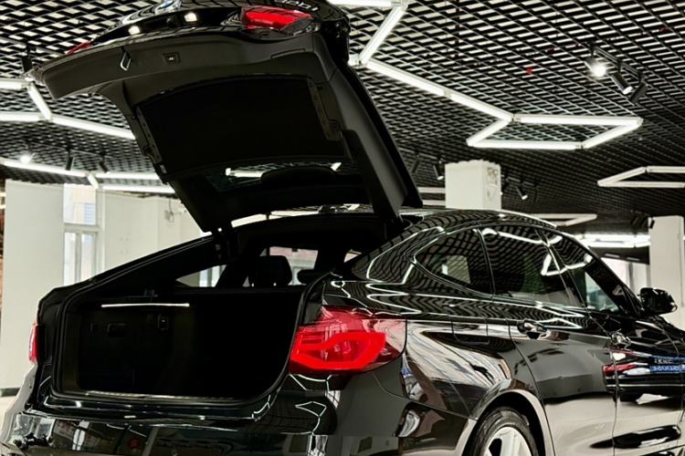 Used BMW 3 Series GT 2019 320i M Sport Package Exterior 5