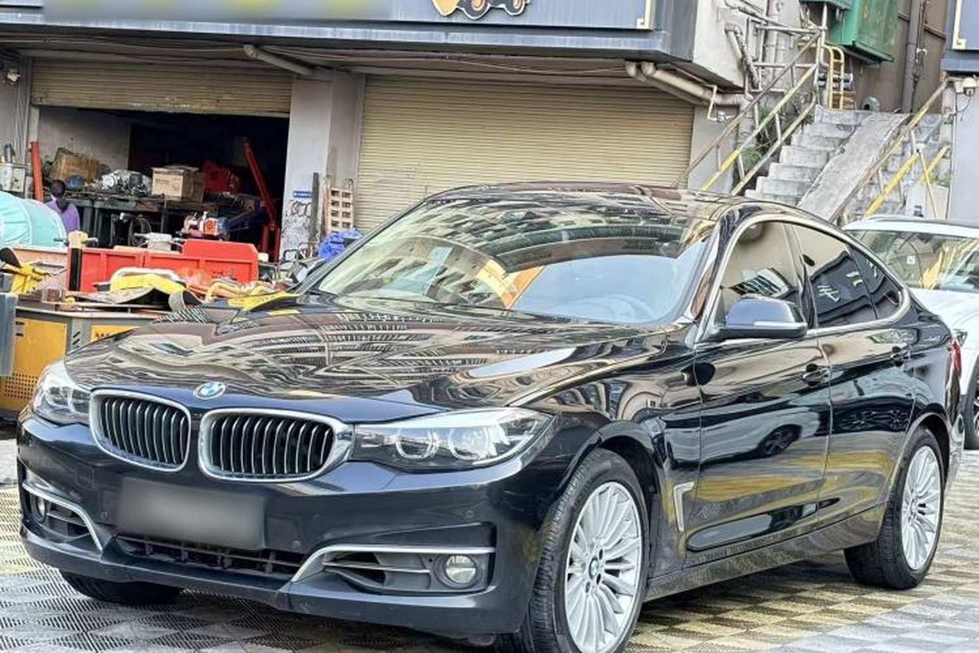 Used BMW 3 Series GT 2019 320i Luxury Design Package Front Left 45 Deg