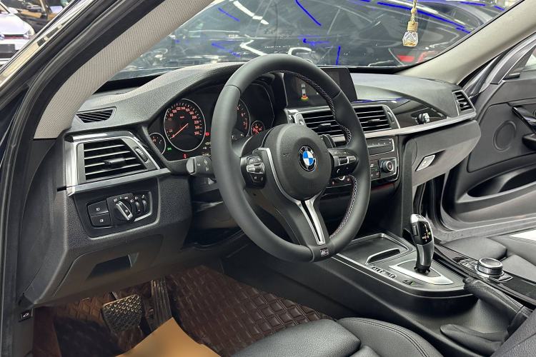 Used BMW 3 Series GT 2019 320i Sport Edition Interior 1