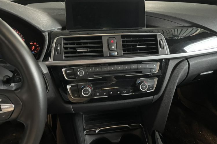 Used BMW 3 Series GT 2019 320i M Sport Package Interior 2