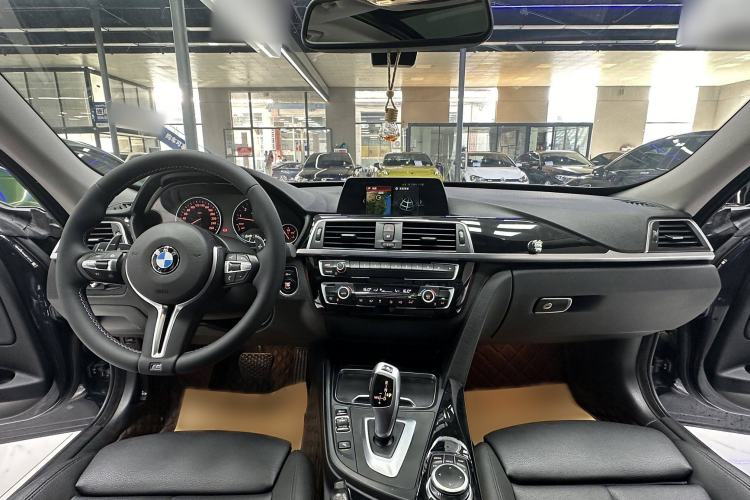 Used BMW 3 Series GT 2019 320i Sport Edition Interior 2