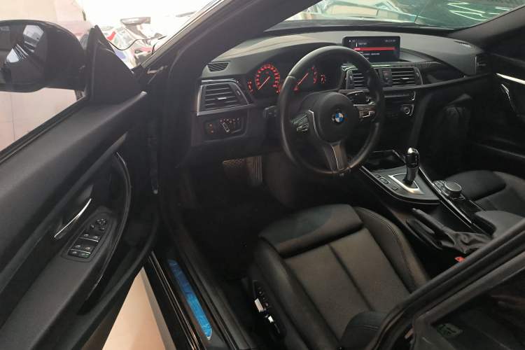 Used BMW 3 Series GT 2019 320i M Sport Package Interior 3
