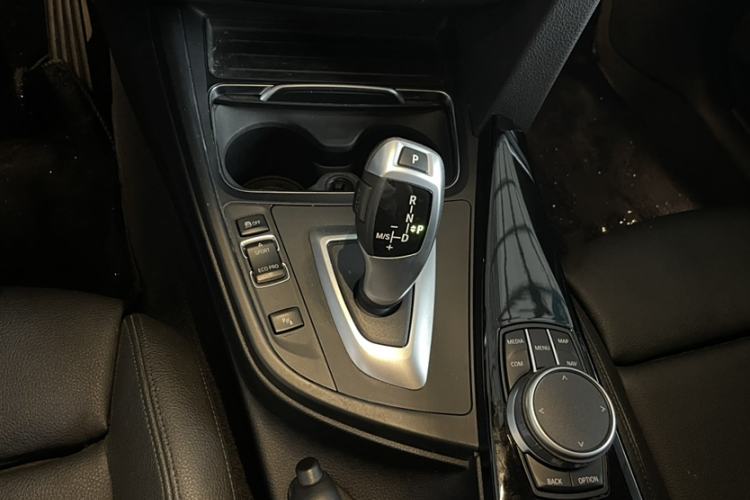Used BMW 3 Series GT 2019 320i M Sport Package Interior 3