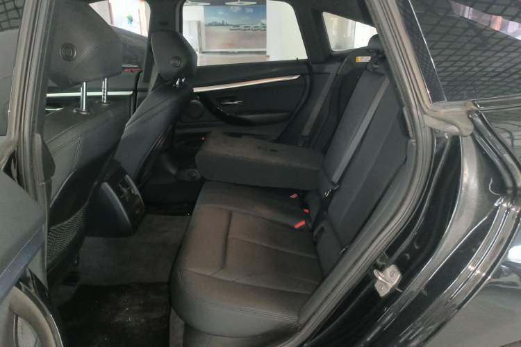 Used BMW 3 Series GT 2019 320i M Sport Package Interior 4