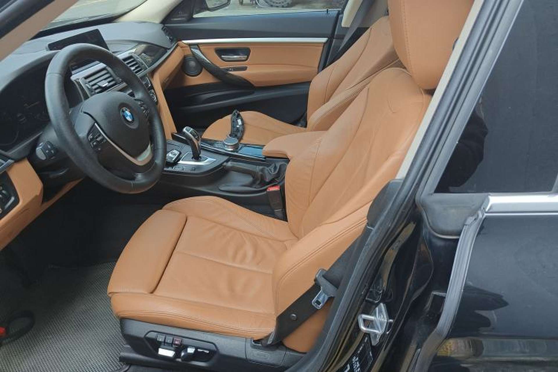 Used BMW 3 Series GT 2019 320i Luxury Design Package Left Front Seat